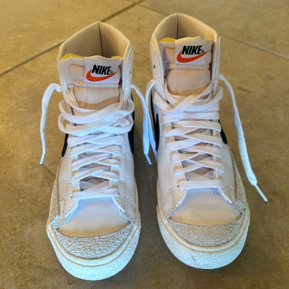 Women’s Nike Blazer Mid ‘77 Vintage White . Size 5. Excellent condition
